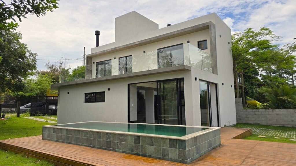 Casa à venda em Praia do Rosa, Imbituba/SC, bairro Praia do Rosa — foto do anúncio