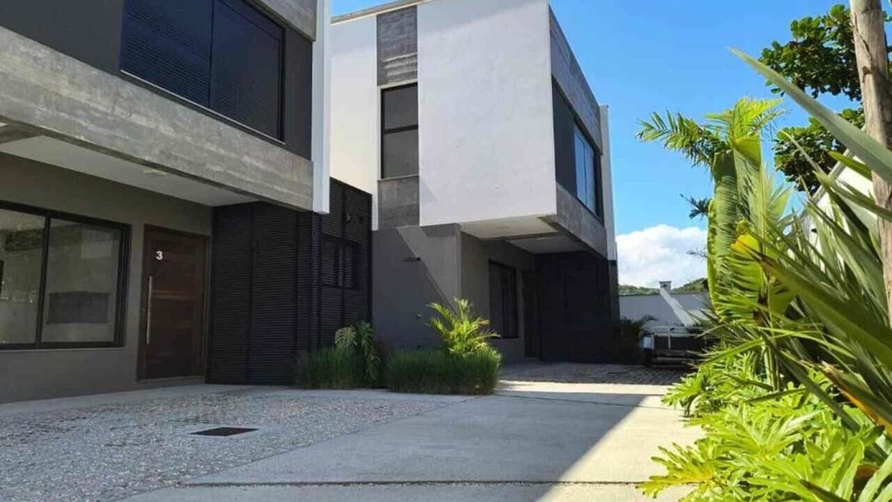 Casa à venda em Loteamento Longarone, Garopaba/SC, bairro Loteamento Longarone — foto do anúncio