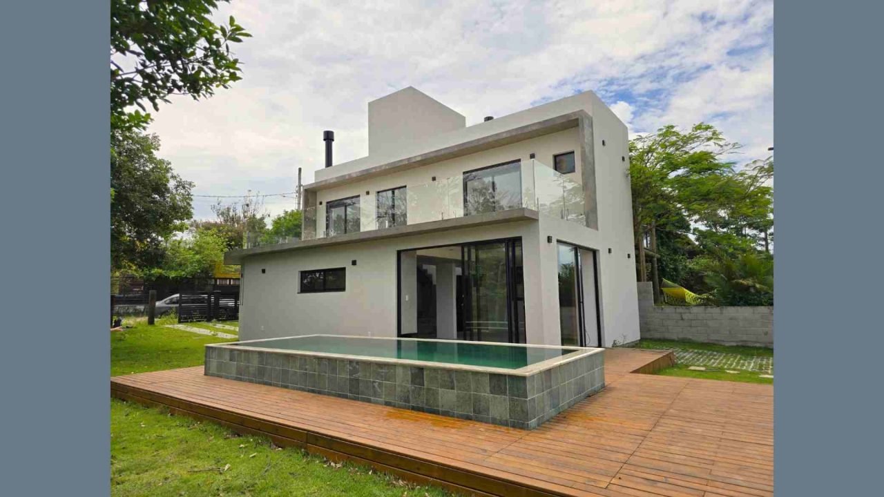 Casa à venda em Praia do Rosa, Imbituba/SC, bairro Praia do Rosa — foto do anúncio